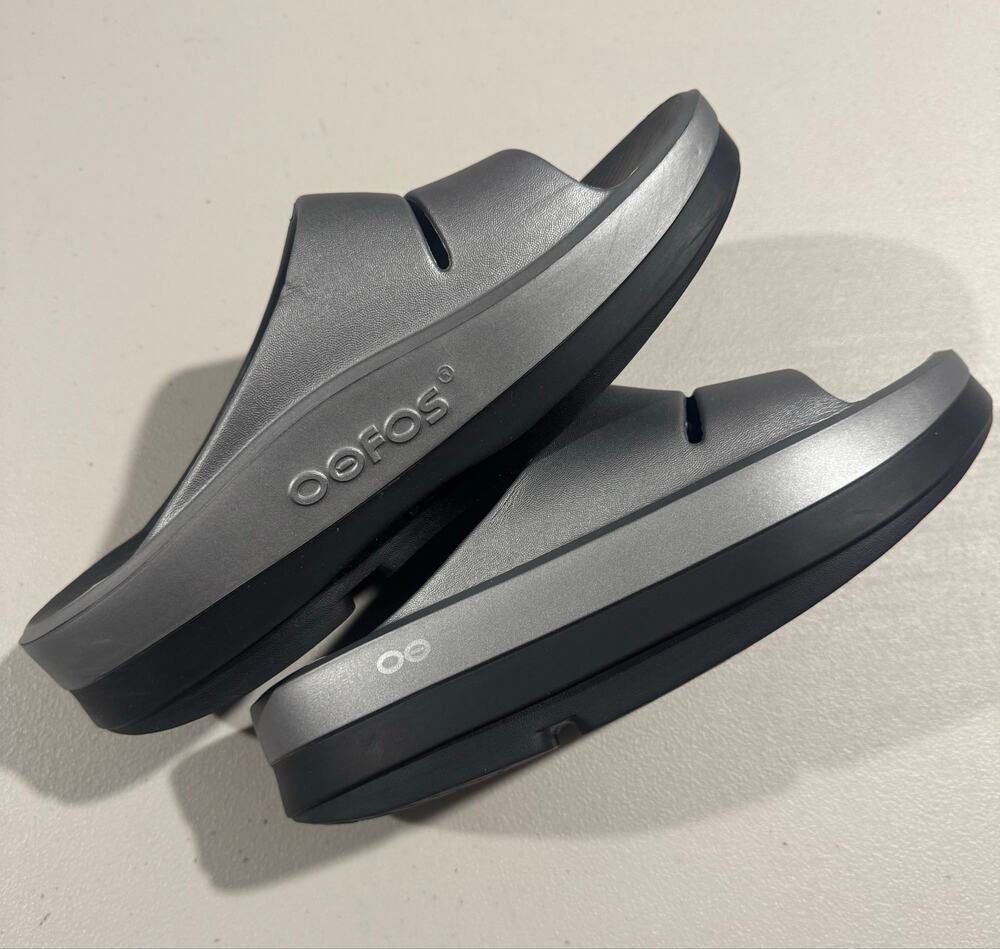 OOFOS OOahh Metallic Silver Slides W10 EU 41 VN 2405B - Cyber Y2K Minor Nicks